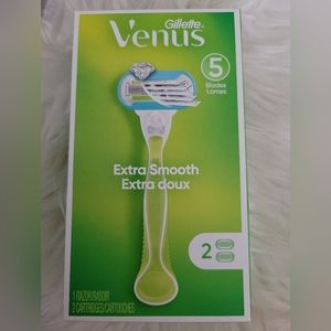 Gillette Venus Extra Smooth Green Women's Razor Handle + 2 Blade Refills.